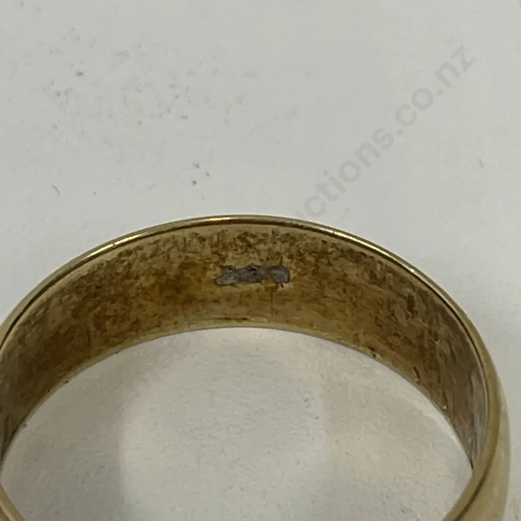 9ct Gold Wedding Band Image 1++