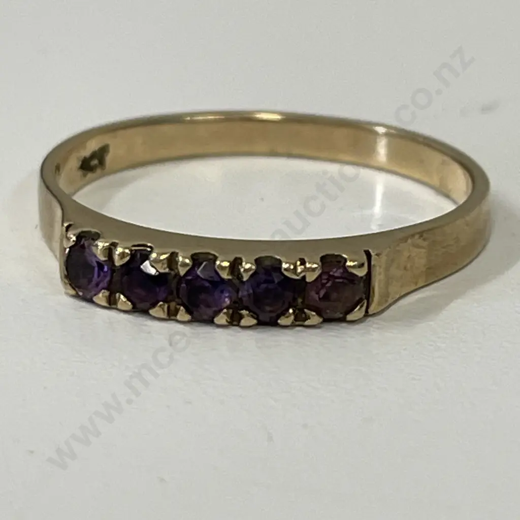 9ct Gold Ring with 5 purple stones Image 1++