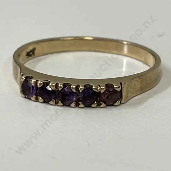 9ct Gold Ring with 5 purple stones