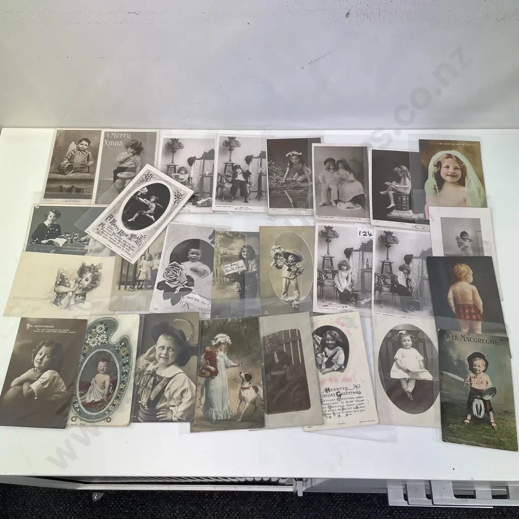 Vintage Assortment of Postcards Image 1++