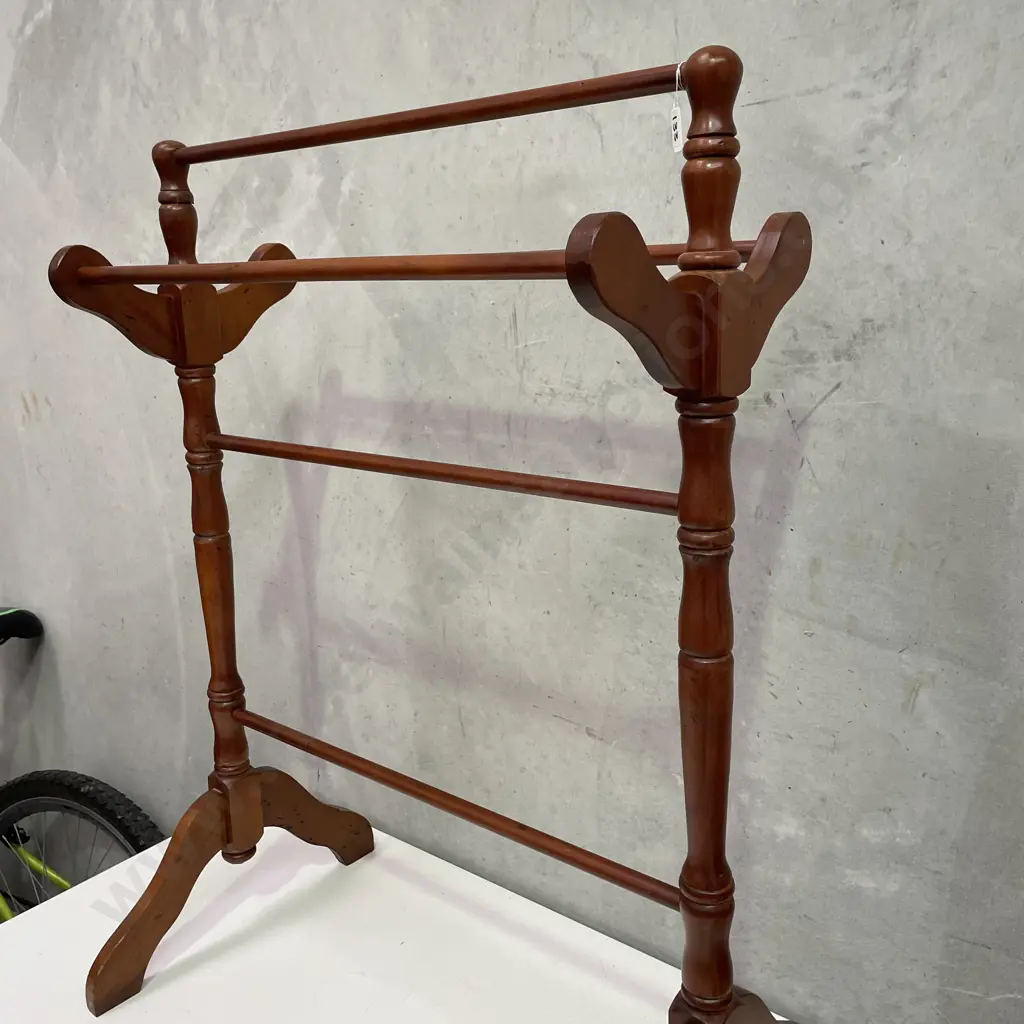 Vintage Solid Wood Towel Stand Image 1++