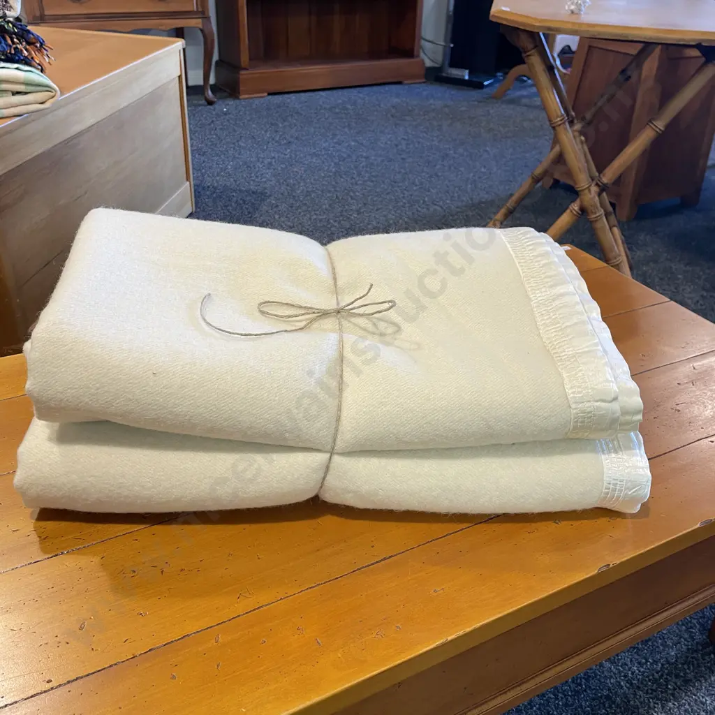 Pair of Vintage Cream Wool Blankets. Single Size Image 1++