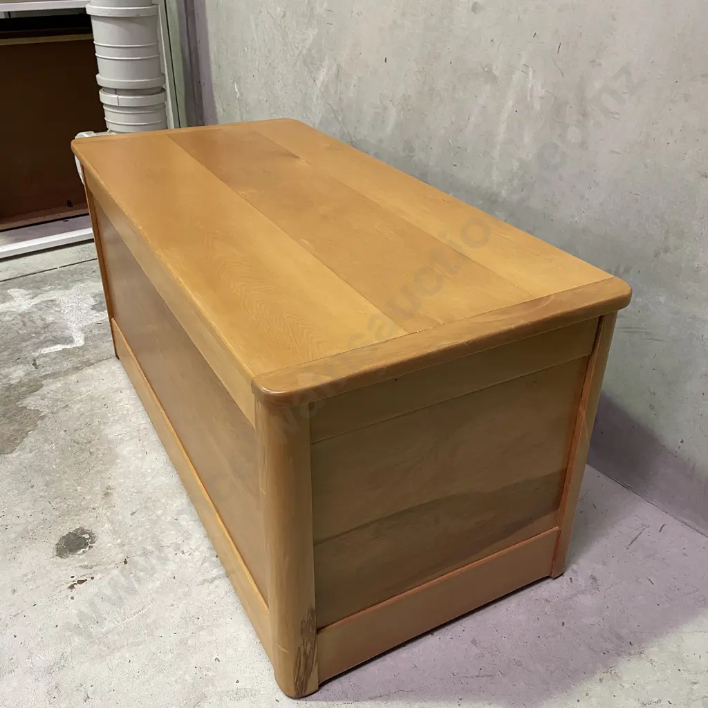 Rimu? Blanket Box with Internal Liftout Tray Image 1++