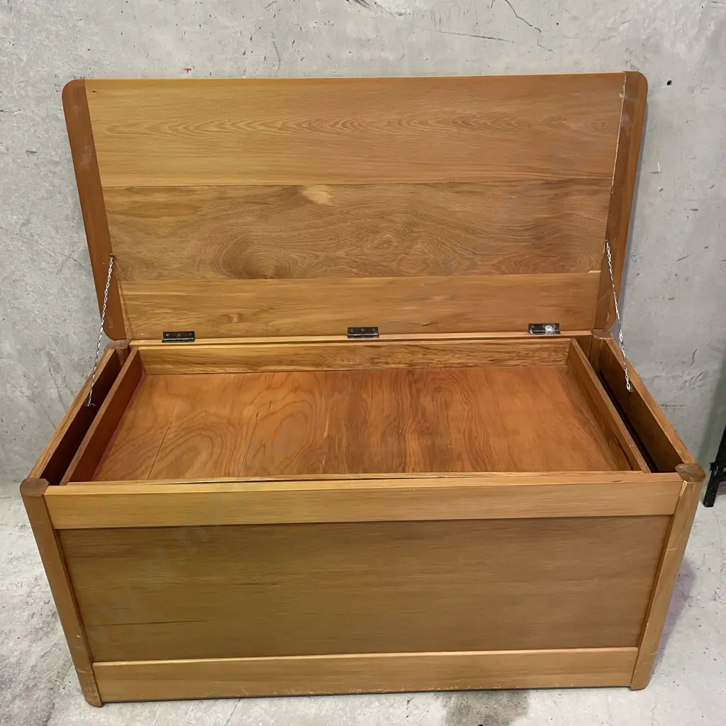 Rimu? Blanket Box with Internal Liftout Tray Image 1++