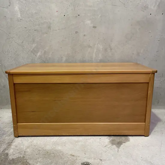 Rimu? Blanket Box with Internal Liftout Tray
