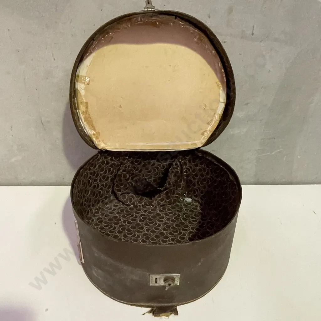 Vintage Hat Box Image 1++