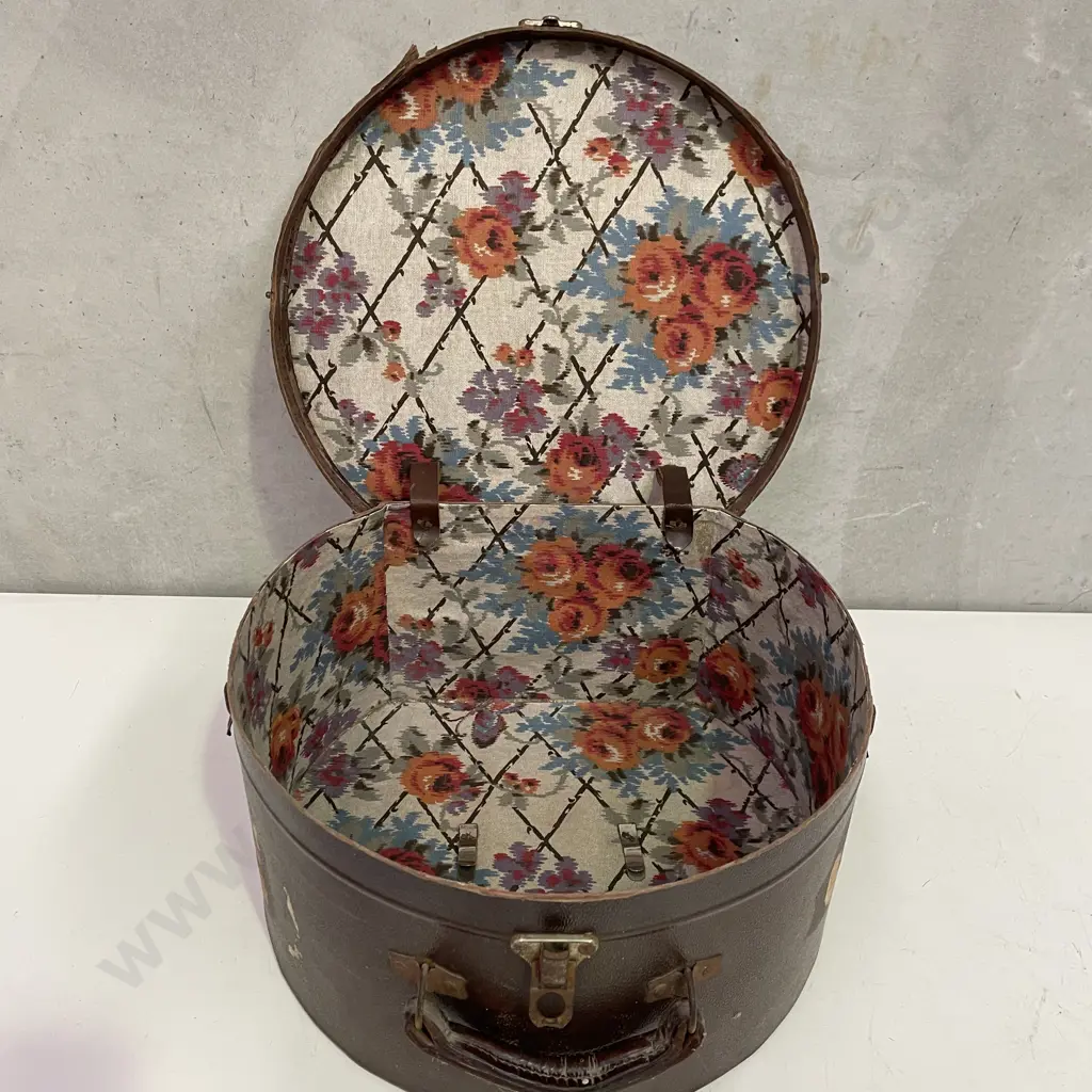 Vintage Large Hat Box Image 1++