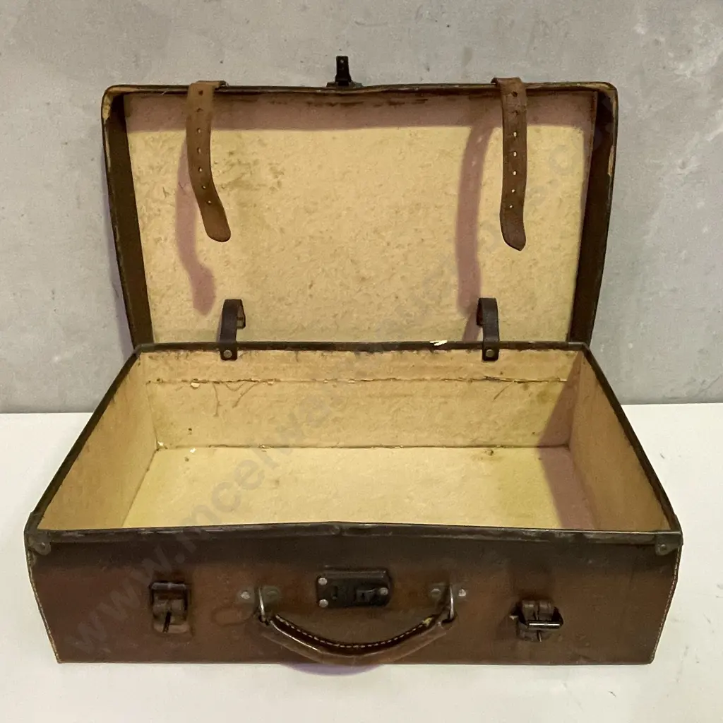 Vintage Leather Suitcase. 55 x 34cm H17cm Image 1++