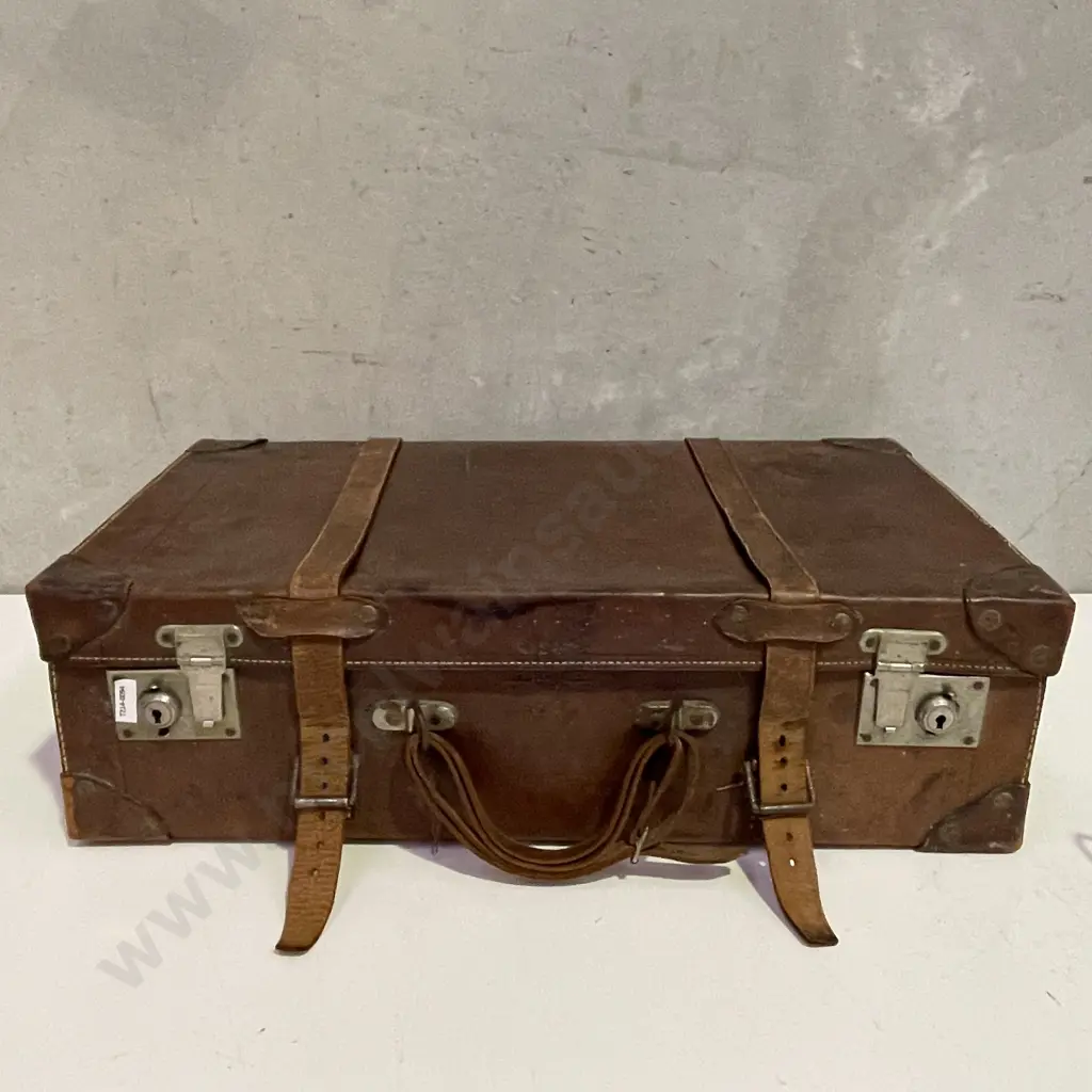 Vintage Solid Leather Suitcase. 60 x 35cm H18cm Image 1++