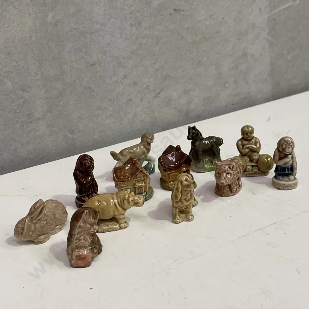 Assorted Wade Ornaments Image 1++