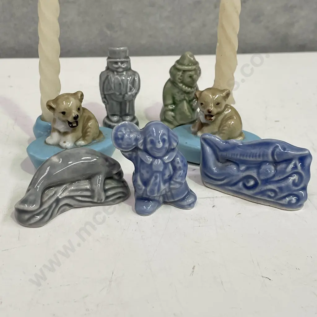 Assorted Wade Ornaments Image 1++