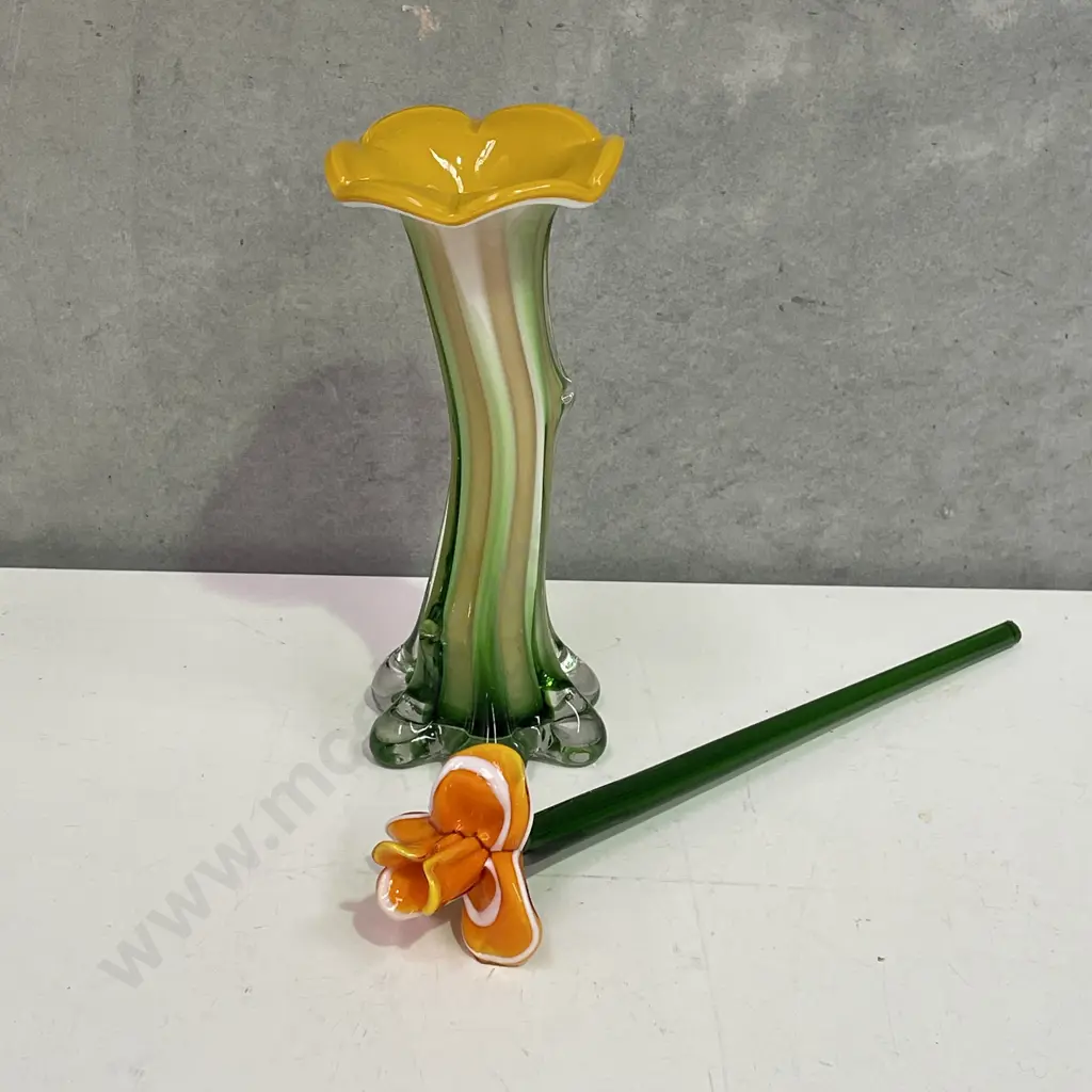 Art Glass Vase with Glass Daffodil Image 1++
