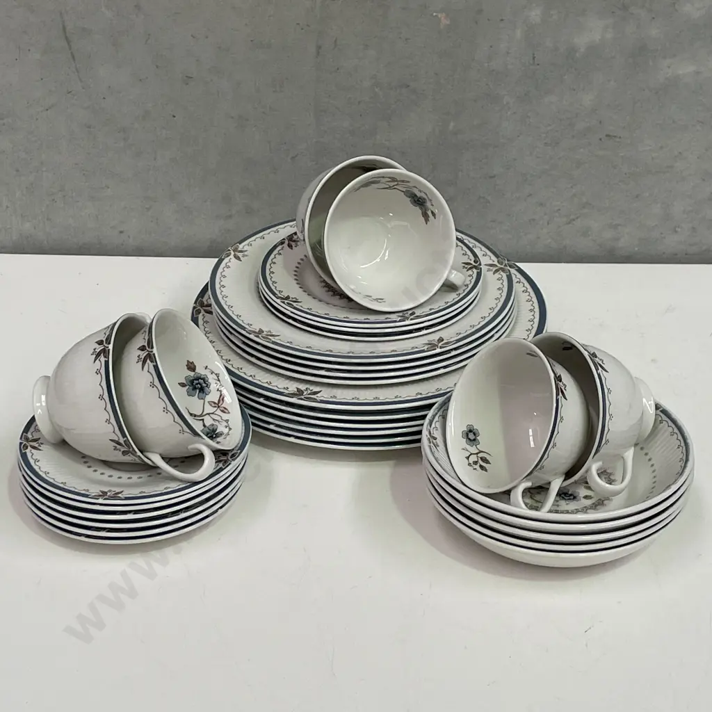 Royal Doulton Old Colony Dinner and Teaware Image 1++