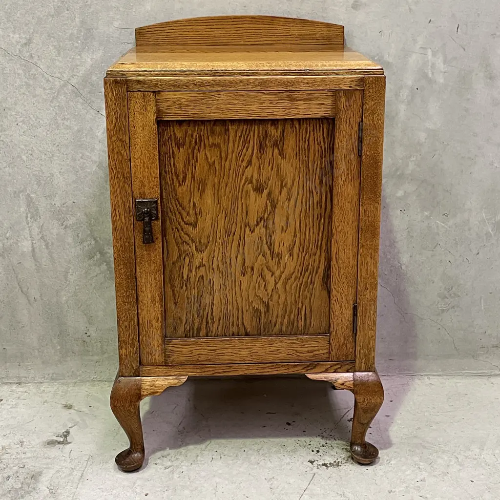 Vintage Solid Oak Single Door Bedside Cabinet Image 1++