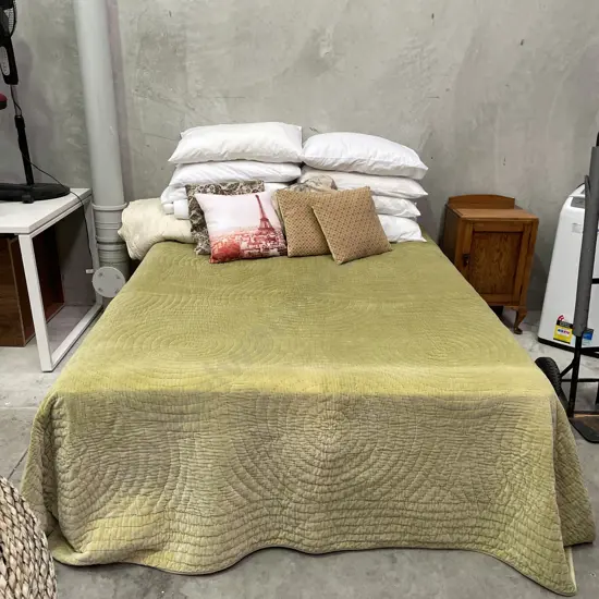 Sleepmaker Magicoil Comfort Ultra Pillow Top Queen Mattress and Bed Base with Linen and Pillows