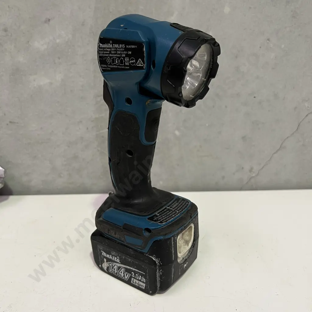 Makita DML815 Torch with Battery working Image 1++