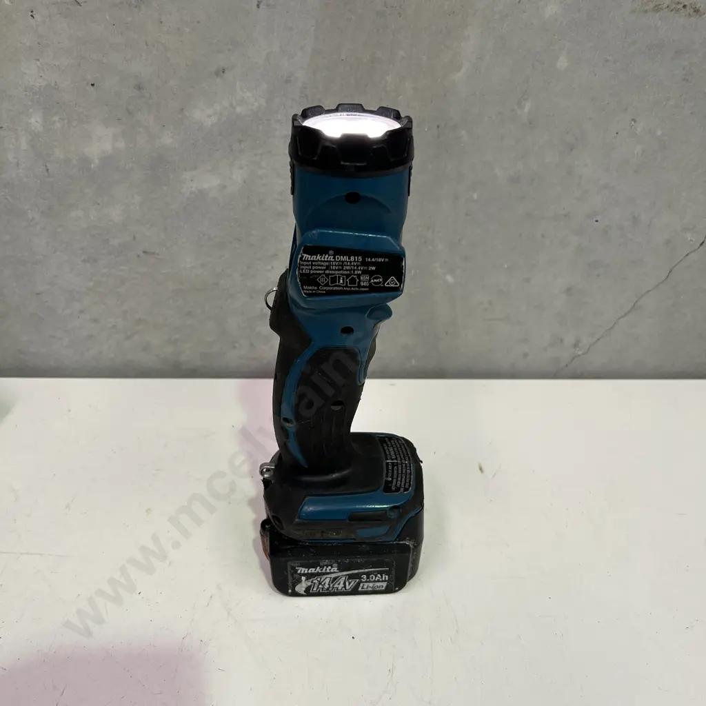 Makita DML815 Torch with Battery working Image 1++