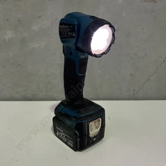 Makita DML815 Torch with Battery working