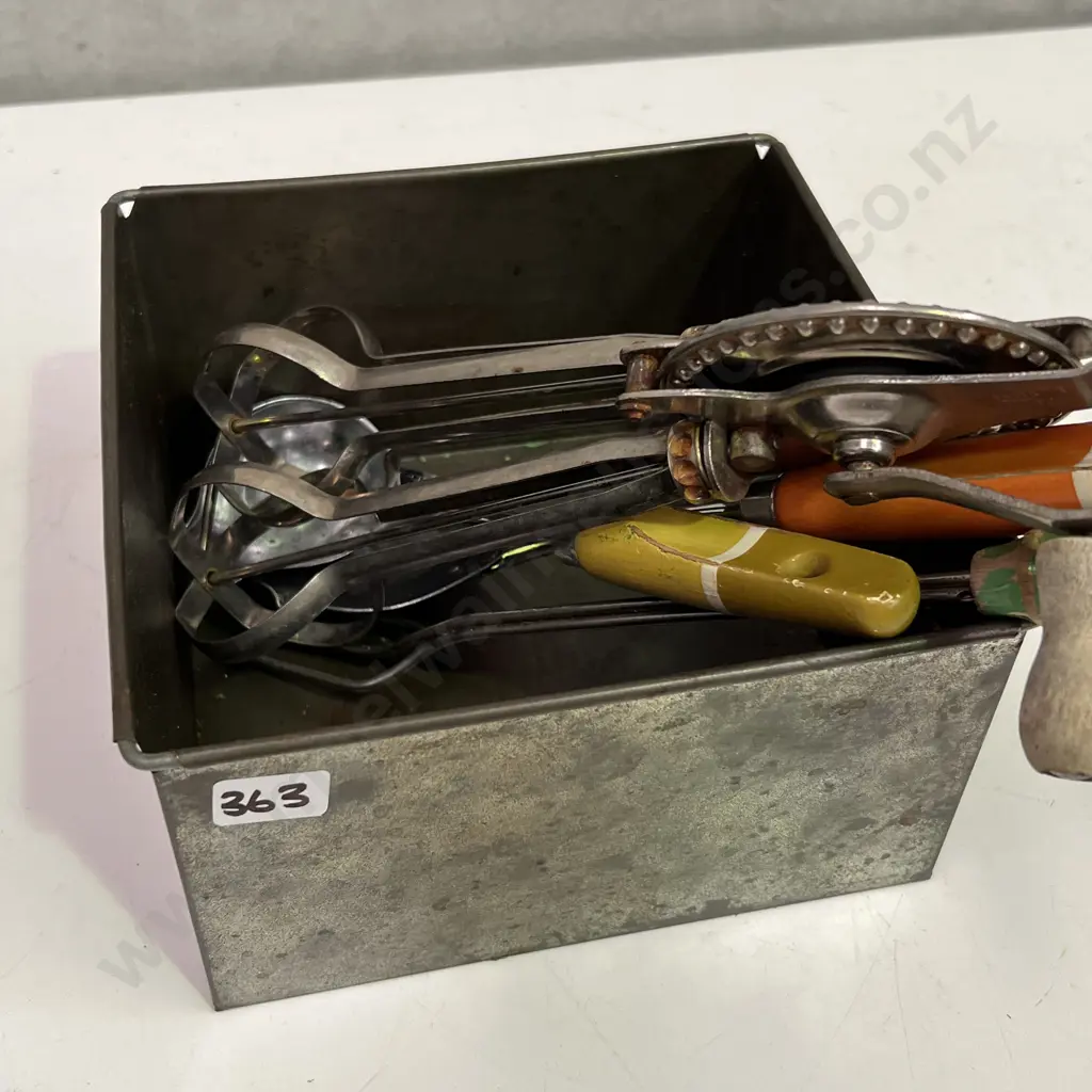 Vintage Utensils with square Tin Image 1++