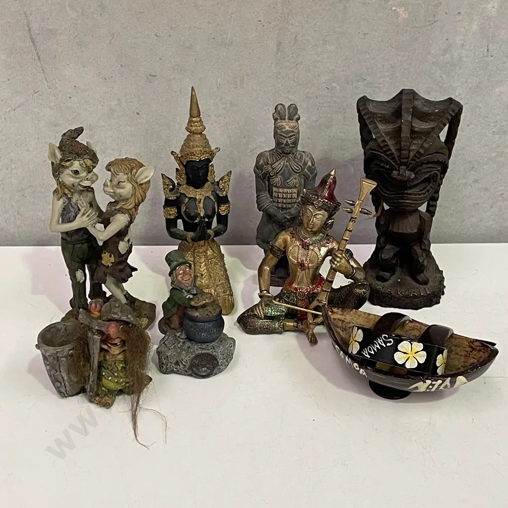 Assorted Figurine Ornaments Image 1++