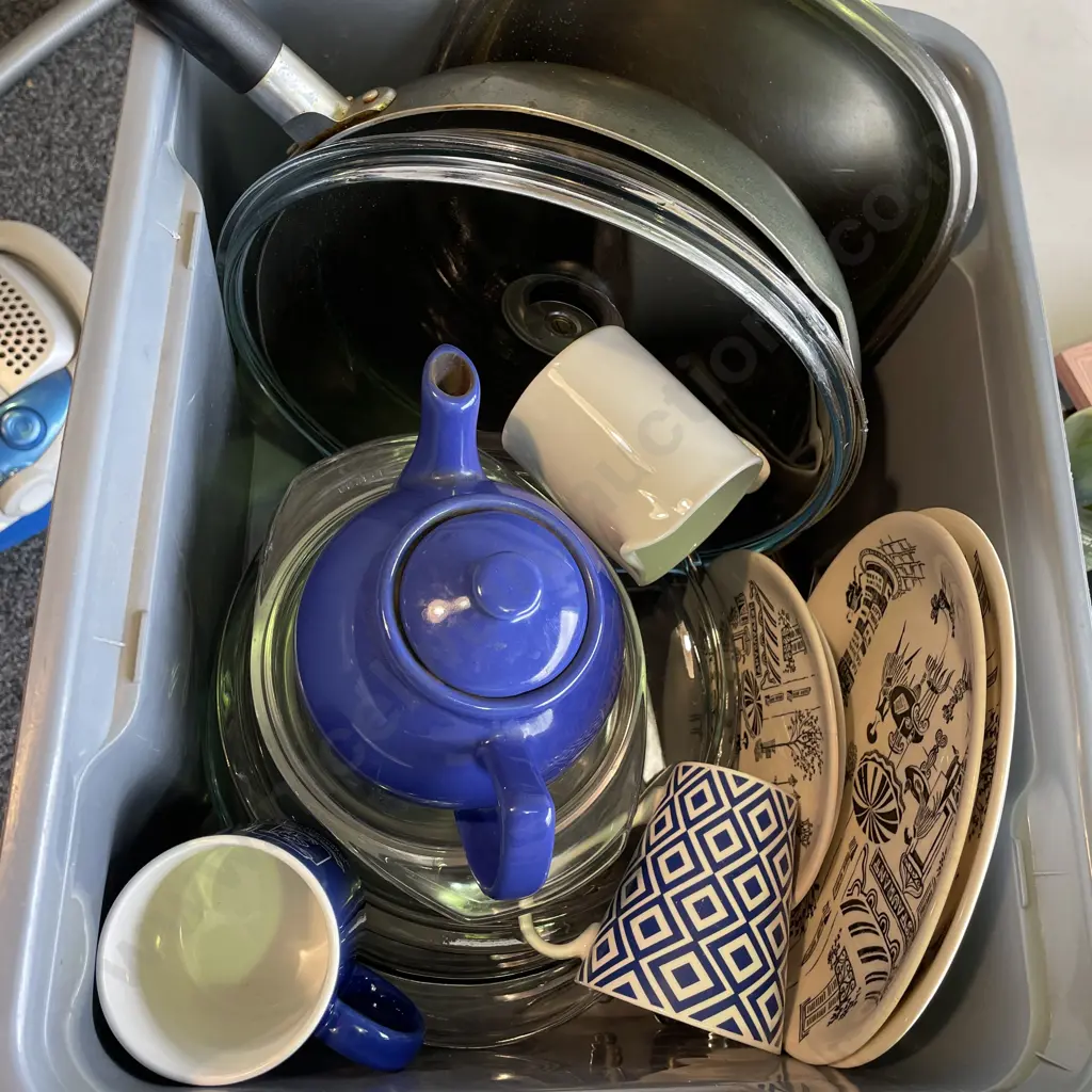 Assorted Kitchen Items Image 1++