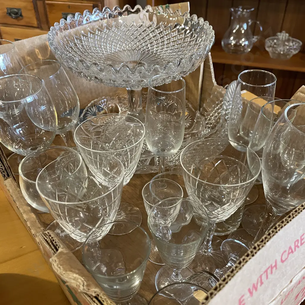 Box of Assorted Glassware Image 1++