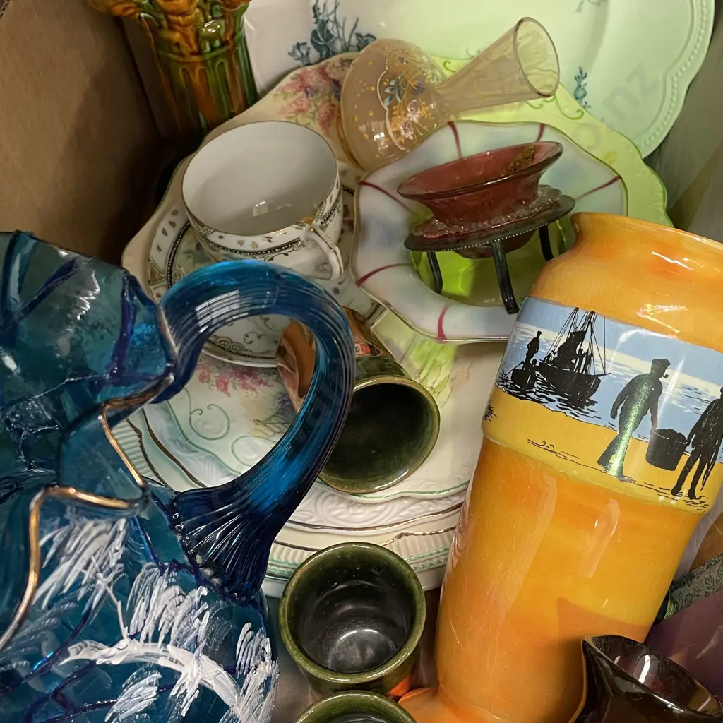 Box of Assorted Glassware and Crockery Image 1++