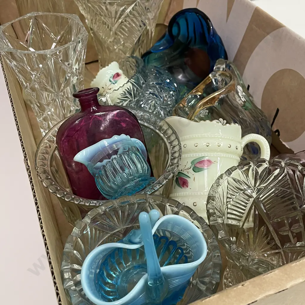 Box of Assorted Vintage Glassware Image 1++