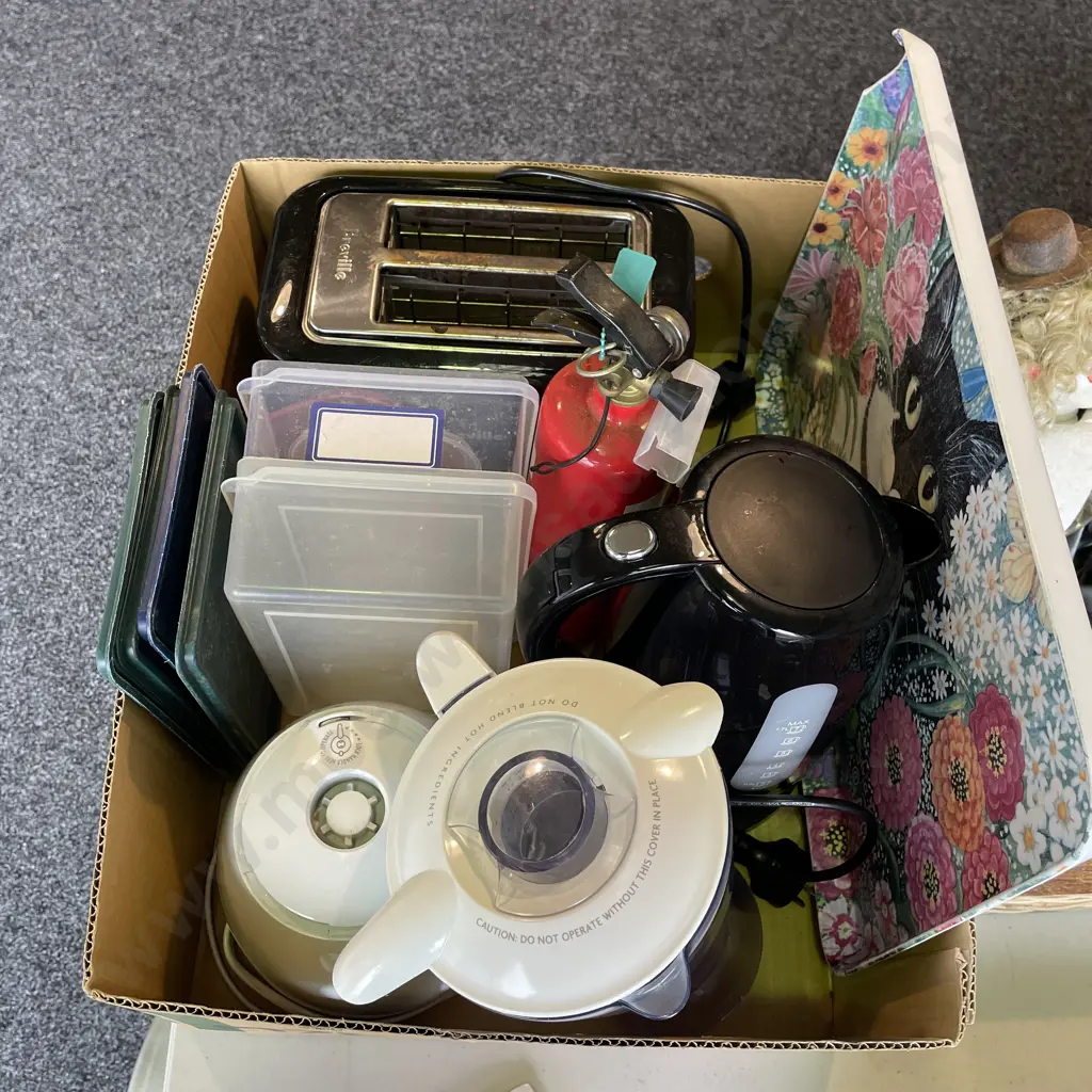 Box of Assorted Kitchen Appliances incl Sunbean Multi-blender, Breville Toaster etc Image 1++