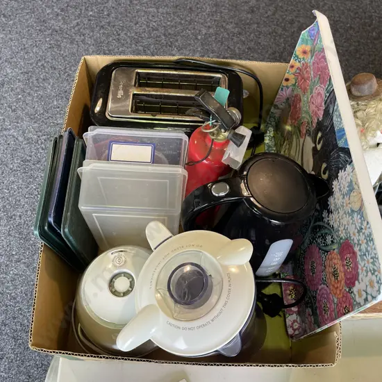 Box of Assorted Kitchen Appliances incl Sunbean Multi-blender, Breville Toaster etc