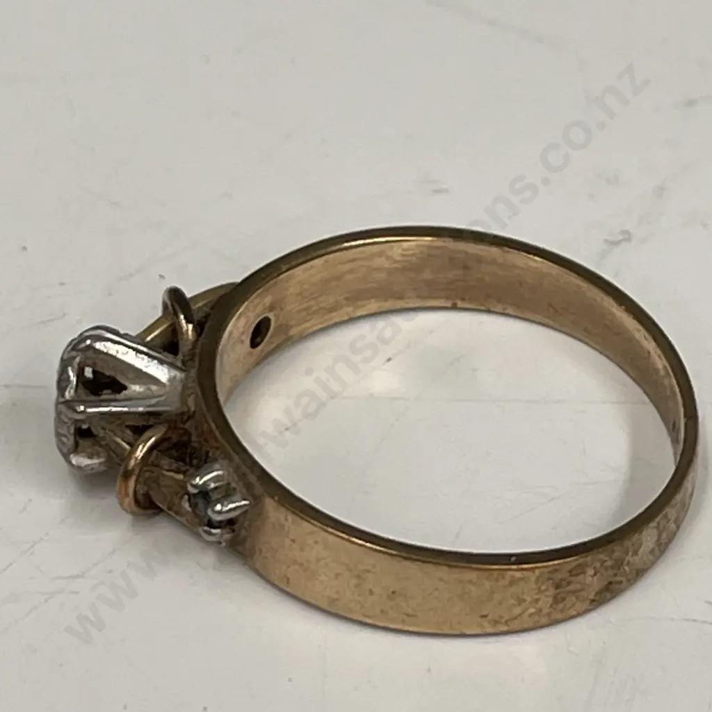 Vintage 9ct Gold and Diamond? Solitare Ring Image 1++