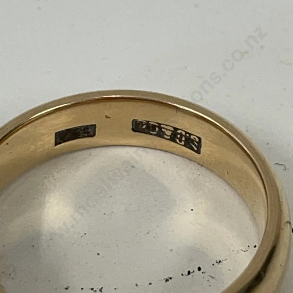 9ct Gold Wedding Band Image 1++