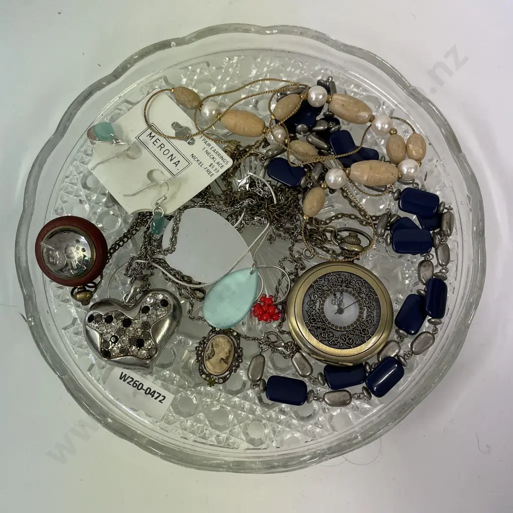Assorted Jewellery Items Image 1++