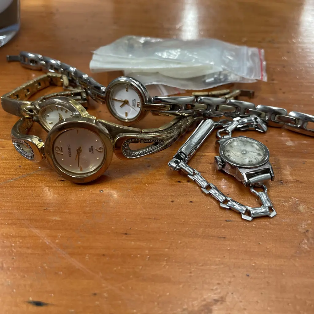 Assorted Vintage Watches Image 1++