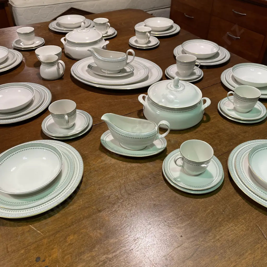 Royal Doulton "Berkshire" 8 Place Dinner Set with Extras Image 1++