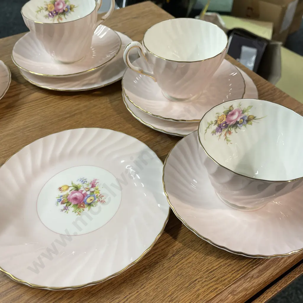 20 Piece Foley Tea Set Pink with Floral Decoration Image 1++