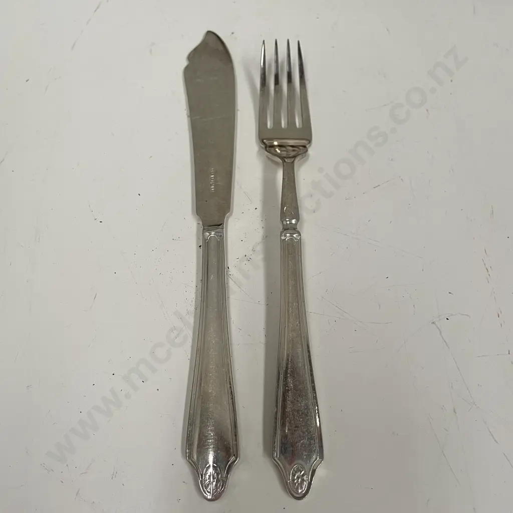 Vintage British Made Wooden Boxed Silver Fish Set Image 1++