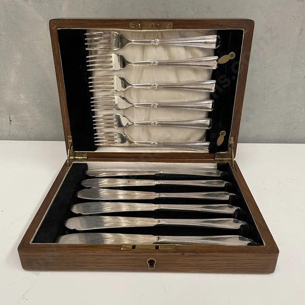 Vintage British Made Wooden Boxed Silver Fish Set Image 1++