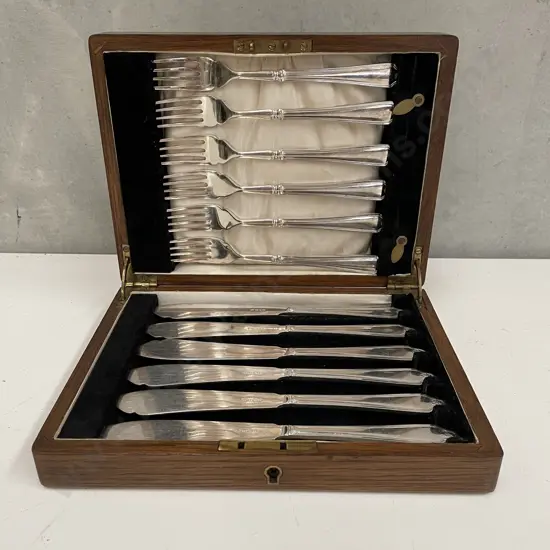 Vintage British Made Wooden Boxed Silver Fish Set