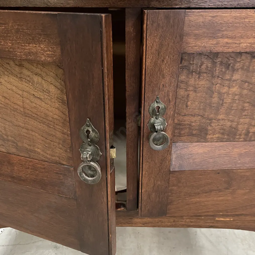 Vintage Solid Wood 2 Door Bathroom Vanity. Teal tiles back and top. H114 W92 D50cm Image 1++