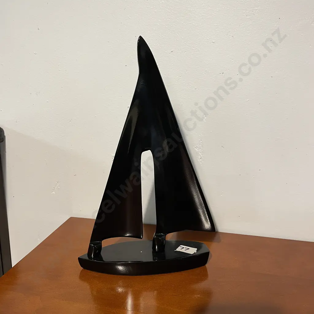 Modernist Black High Gloss Decorative Yacht Image 1++