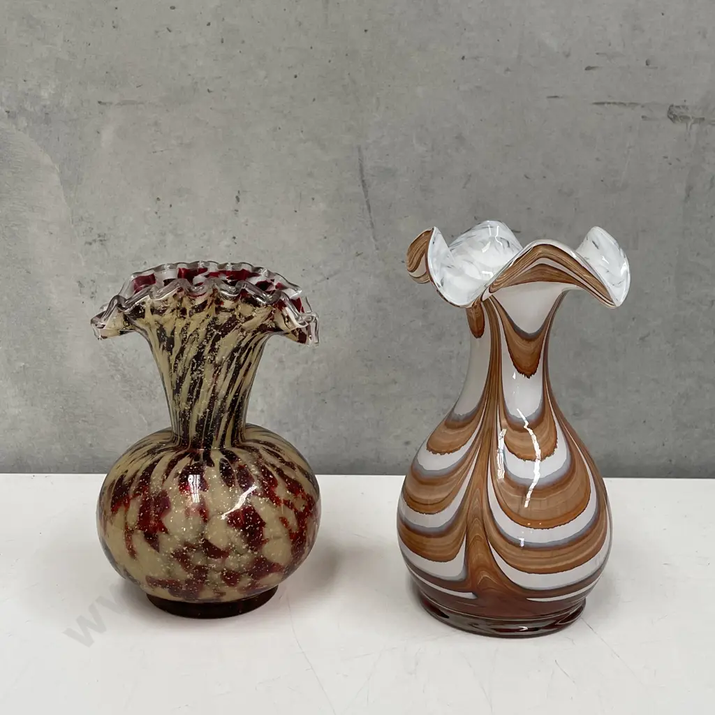 2 Vintage Glass Vases Image 1++