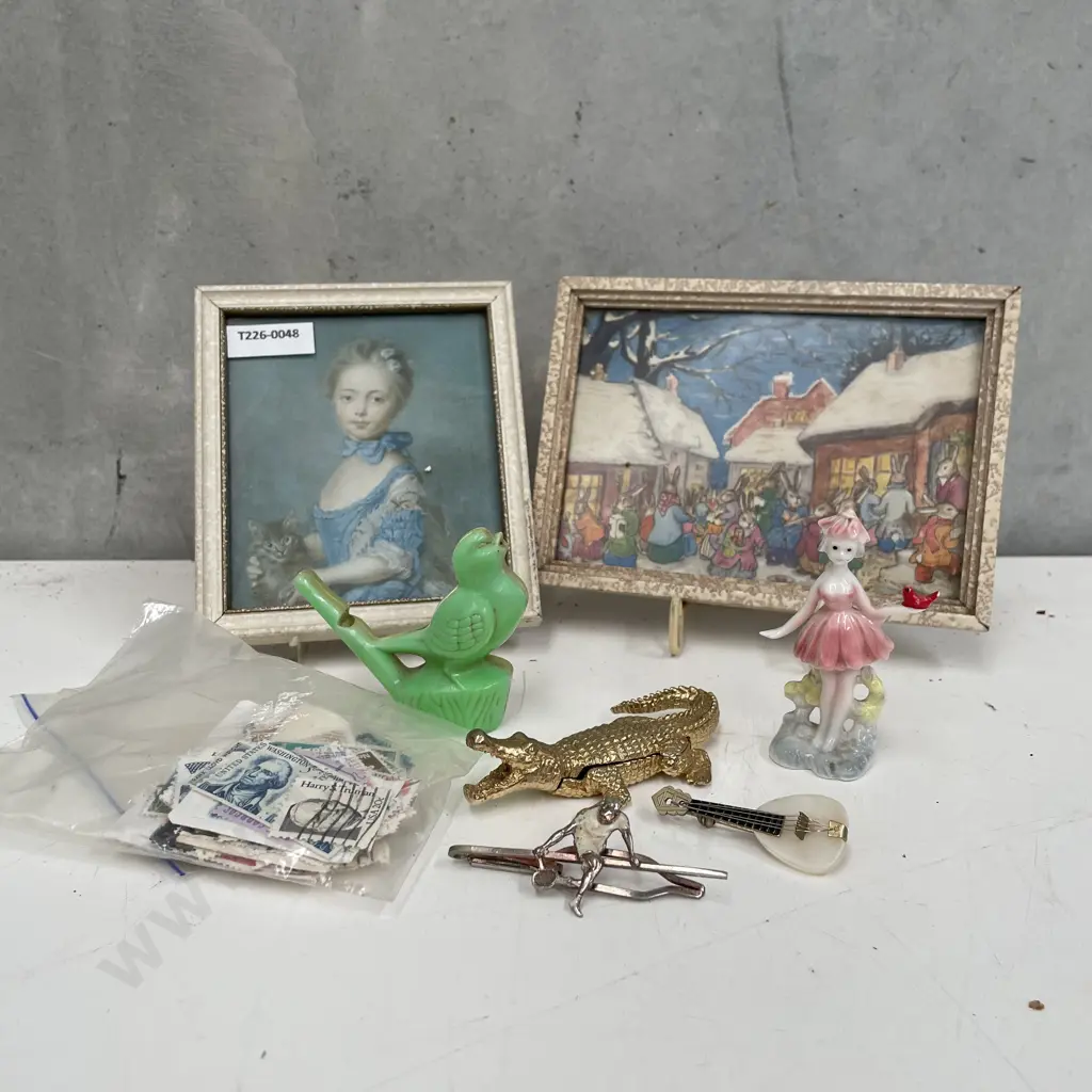 Vintage Collectables including a bag of stamps Image 1++