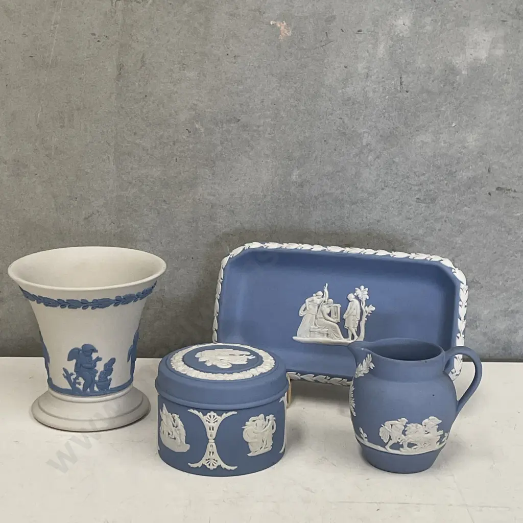 Assorted Wedgwood Jasperware items. Blue trinket box, jug and dish with Blue on White Vase H8.5cm Image 1++