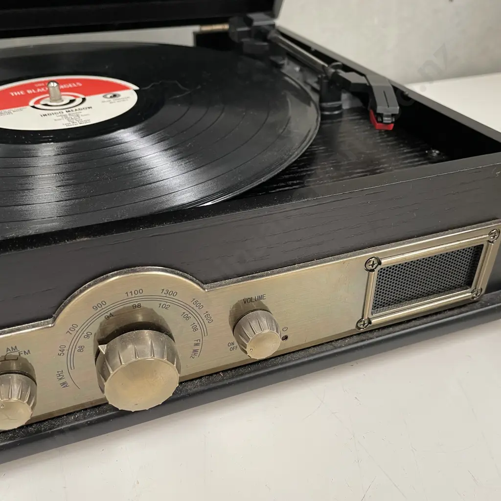 MBeat Vintage Turntable. Needs power cord Image 1++