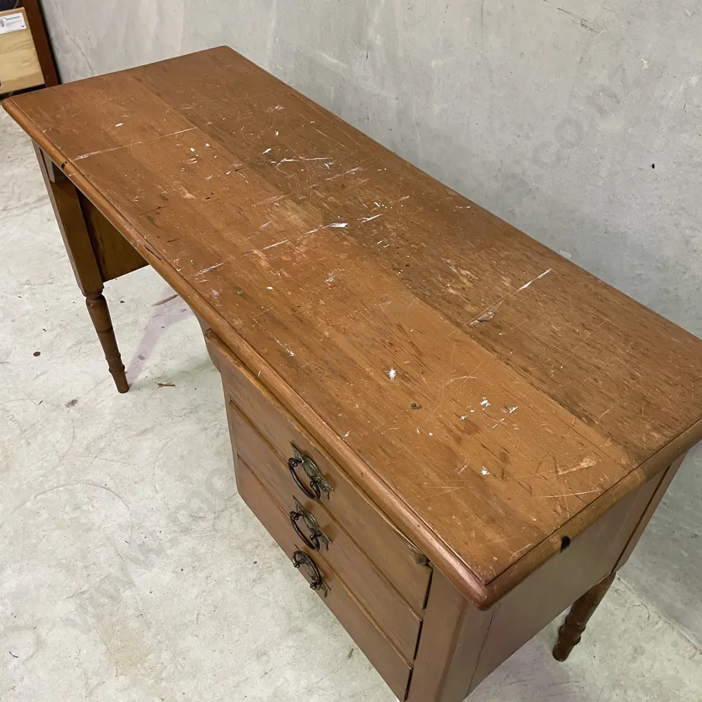 Vintage Solid Rimu Desk, 3 Drawer, Top Tray, H76 W112 D47cm Image 1++