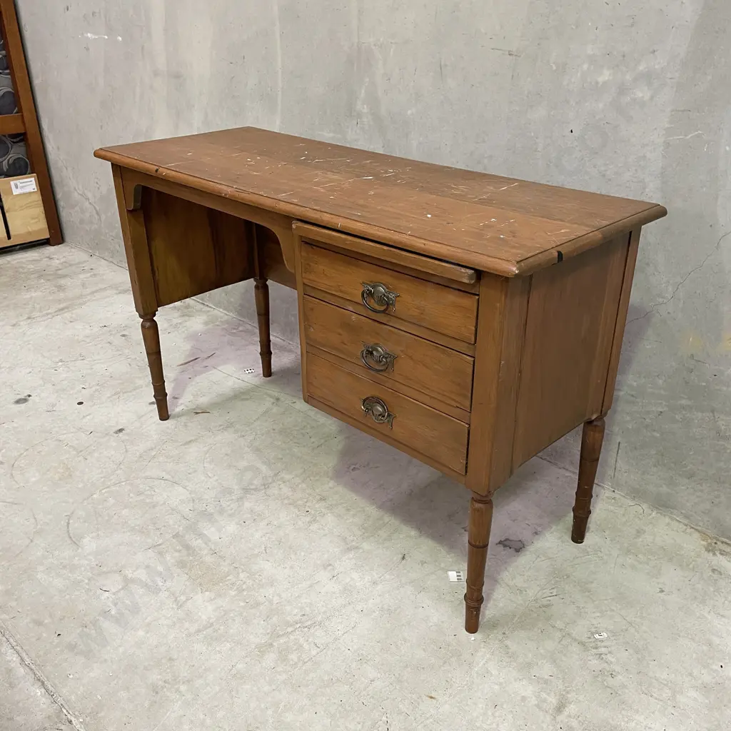 Vintage Solid Rimu Desk, 3 Drawer, Top Tray, H76 W112 D47cm Image 1++