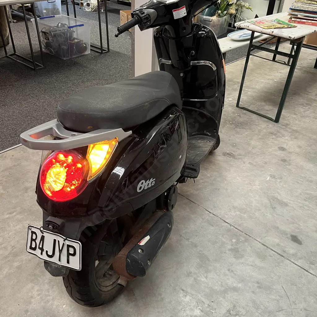 TNT Motors Otto 2T Motorcycle/Moped with Key. Black, Registration B4JYP Image 1++