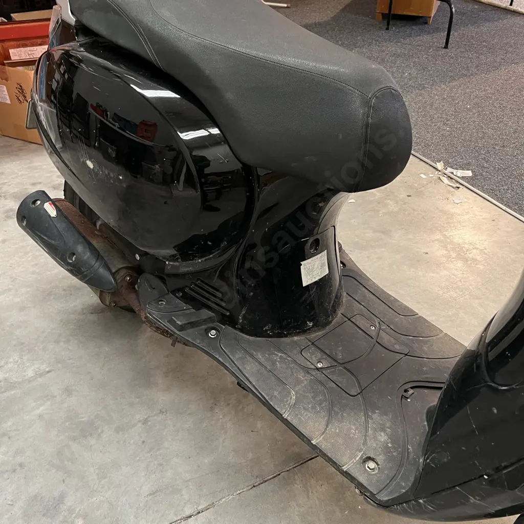 TNT Motors Otto 2T Motorcycle/Moped with Key. Black, Registration B4JYP Image 1++