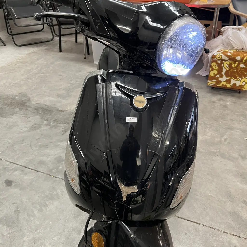 TNT Motors Otto 2T Motorcycle/Moped with Key. Black, Registration B4JYP Image 1++